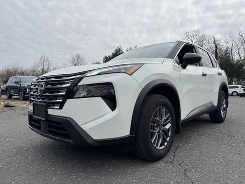 Used 2024 Nissan Rogue S image 1