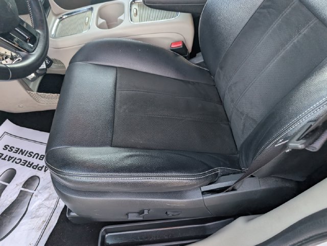 Used 2019 Dodge Grand Caravan SXT FWD image 18