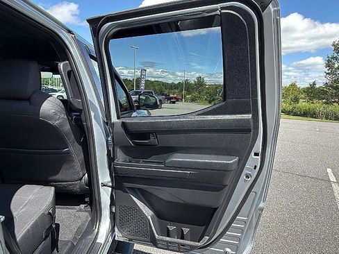 Used 2025 Toyota Tacoma SR5 AWD/4WD image 18