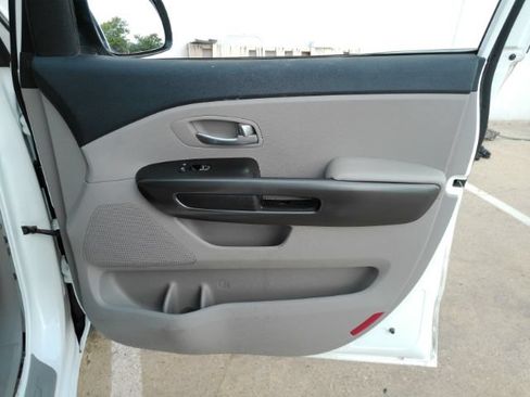 Used 2021 Kia Sedona LX FWD image 19