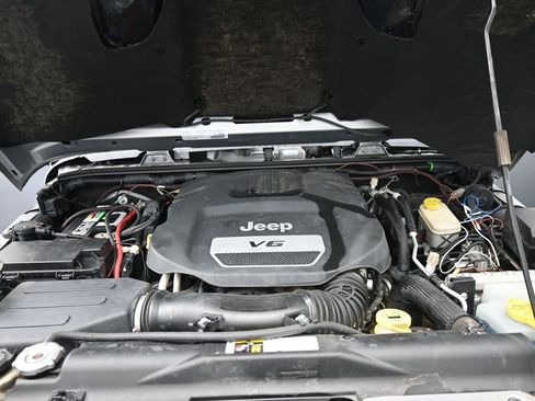 Used 2016 Jeep Wrangler Unlimited Rubicon image 22