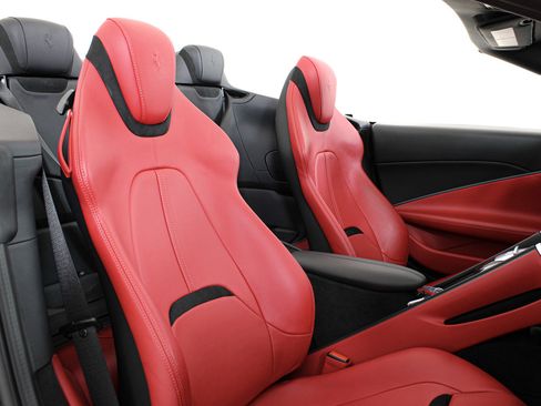 Certified 2024 Ferrari Roma Spider RWD image 32