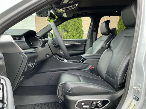 Used 2024 Jeep Grand Cherokee L Overland w/ Luxury Tech Group IV image 10