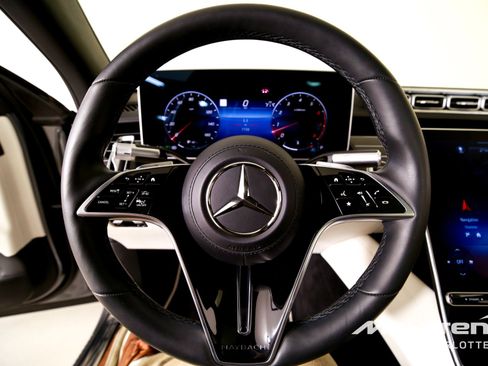 Used 2023 Mercedes-Benz Maybach S 680 4MATIC w/ Manufaktur Leather Package image 13
