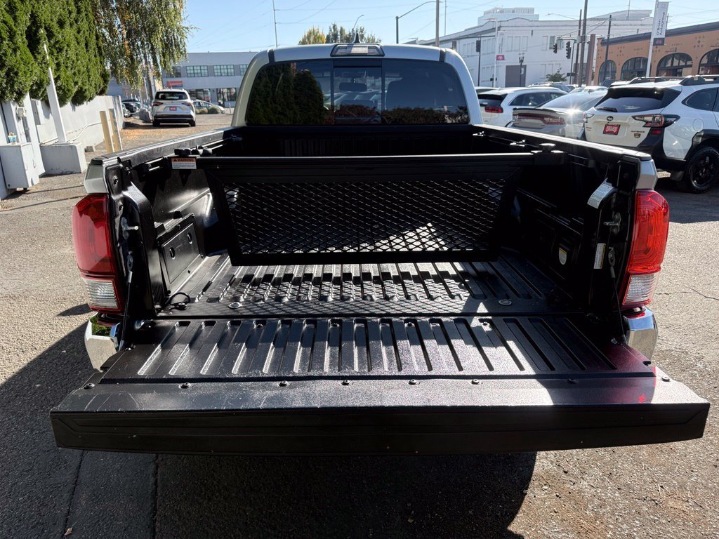 Used 2017 Toyota Tacoma TRD Off-Road w/ Tow Package AWD/4WD image 7