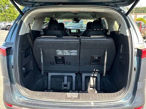 Used 2024 Kia Carnival EX FWD image 30