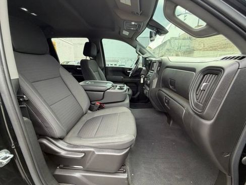 Used 2022 Chevrolet Silverado 2500 Custom w/ Custom Convenience Package AWD/4WD image 9