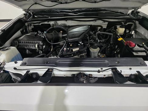 Used 2016 Toyota Tacoma SR image 10