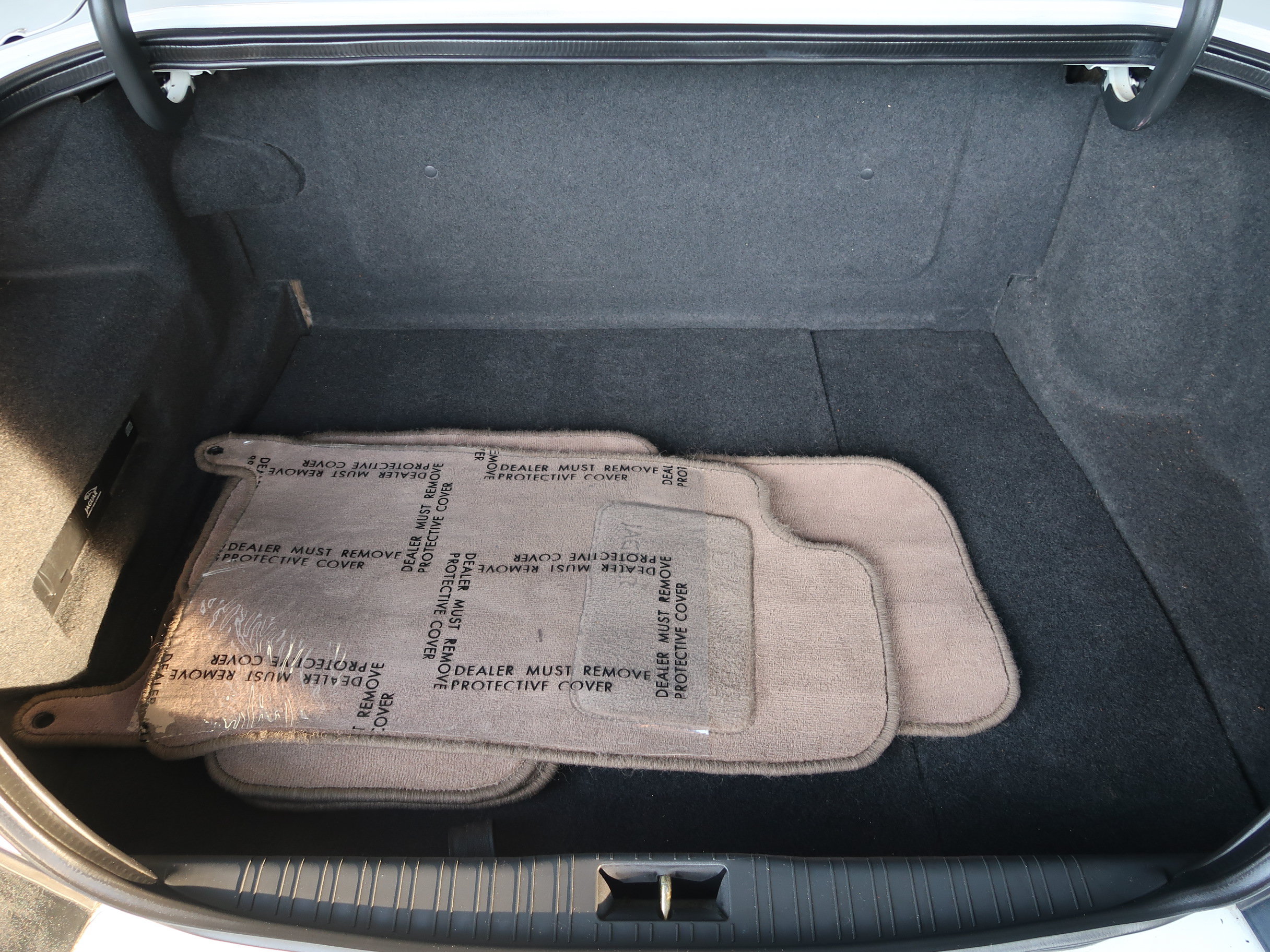 Used 1999 Jaguar XJ8 RWD image 38