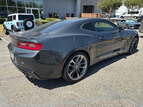 Used 2017 Chevrolet Camaro LT RWD image 5
