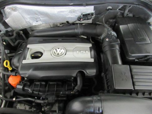 Used 2016 Volkswagen Tiguan SE image 4