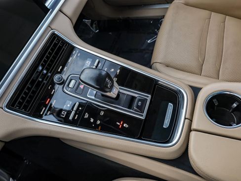 Used 2018 Porsche Panamera 4 w/ Sport Chrono Package image 31