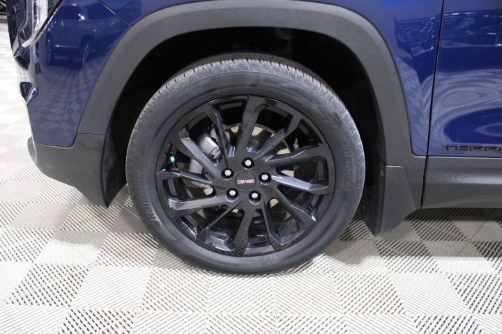 Used 2023 GMC Terrain SLE w/ Elevation Edition AWD/4WD image 40