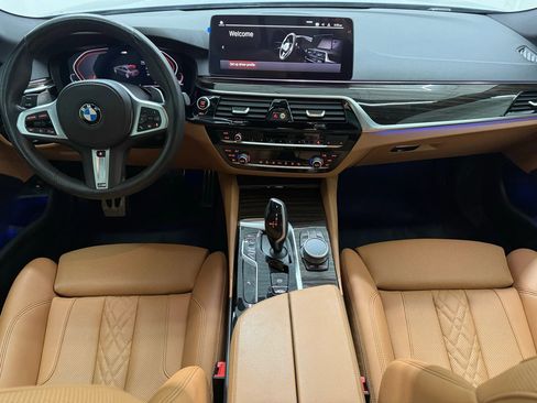 Used 2022 BMW 530i w/ M Sport Package image 2
