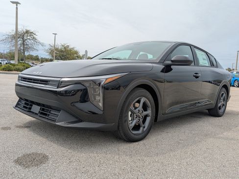 New 2026 Kia K4 FWD image 9