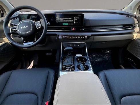 New 2026 Kia Carnival EX FWD image 5