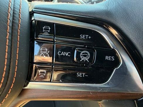 Used 2025 Jeep Grand Cherokee L Summit w/ Rear Seat Video Group I AWD/4WD image 27