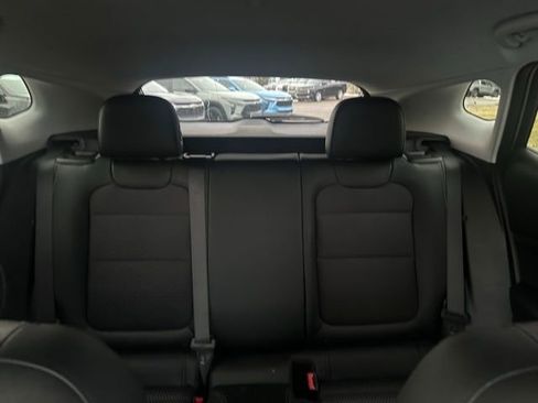 Certified 2025 Chevrolet Trax LT w/ LT Convenience Package FWD image 25