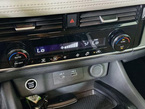 Used 2023 Nissan Rogue SV FWD image 23