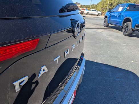 Used 2025 Nissan Pathfinder SL image 31