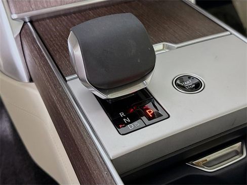 Used 2025 Land Rover Range Rover SE image 19