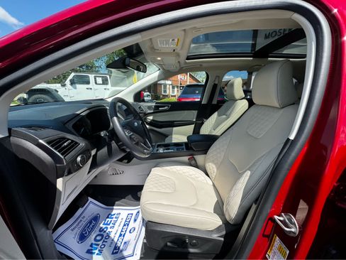 Used 2024 Ford Edge Titanium AWD/4WD image 3