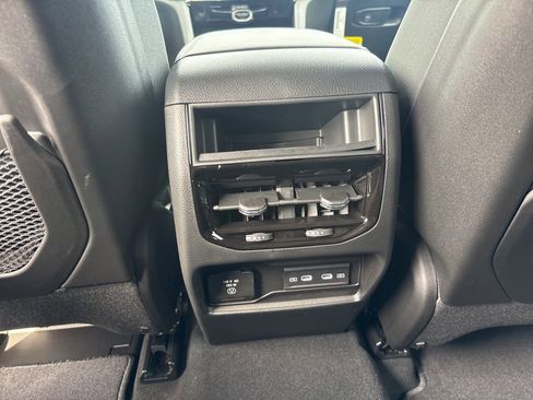 New 2026 Jeep Grand Cherokee Altitude image 41