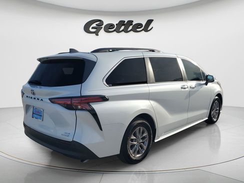 Used 2022 Toyota Sienna XLE w/ XLE Plus Package FWD image 5