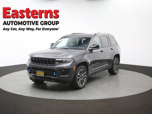 Used 2023 Jeep Grand Cherokee Overland w/ Luxury Tech Group IV AWD/4WD image 60