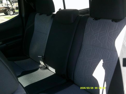 Used 2022 Toyota Tacoma TRD Off-Road image 16