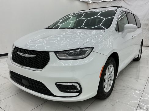 Used 2022 Chrysler Pacifica Touring-L FWD image 1