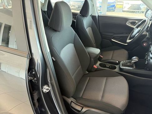 Used 2025 Kia Soul LX FWD image 18