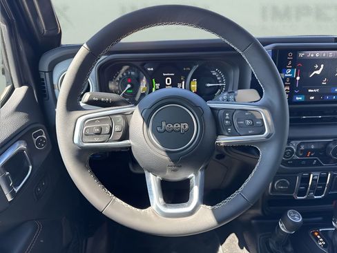 Used 2025 Jeep Wrangler Unlimited Sahara w/ Safety Group image 12