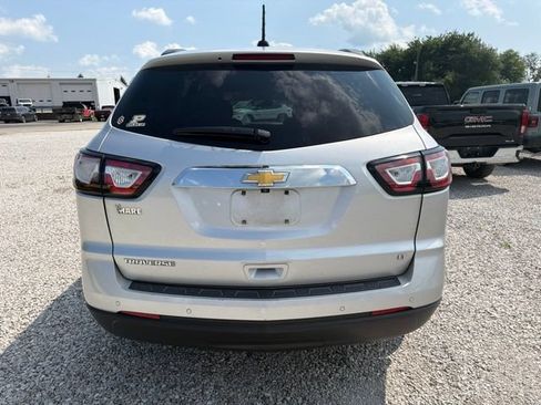 Used 2017 Chevrolet Traverse LT w/ Style and Technology Package FWD image 4