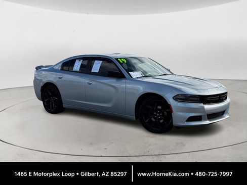 Used 2019 Dodge Charger SXT image 1