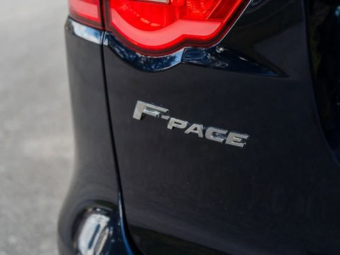 Used 2017 Jaguar F-PACE Premium image 19
