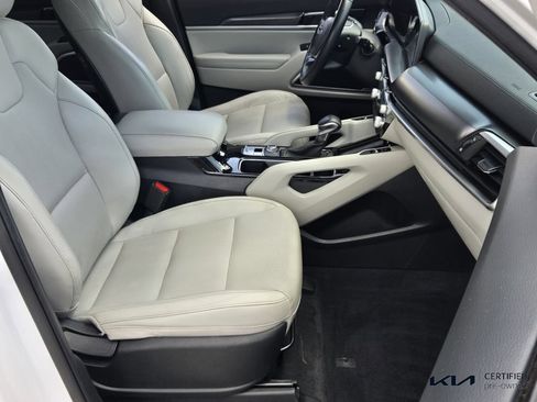 Certified 2023 Kia Telluride S w/ S Sunroof Package AWD/4WD image 17
