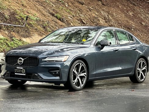 Used 2023 Volvo S60 B5 Plus w/ Climate Package image 8