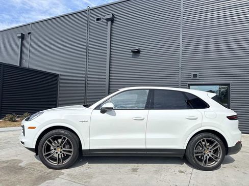 Certified 2023 Porsche Cayenne image 2