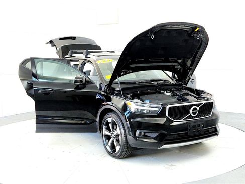 Used 2021 Volvo XC40 T5 Momentum w/ Premium Package AWD/4WD image 9