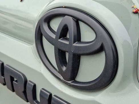 Used 2022 Toyota 4Runner Trail Special Edition AWD/4WD image 28