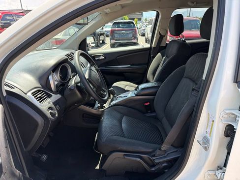 Used 2020 Dodge Journey SE w/ Blacktop Package FWD image 10