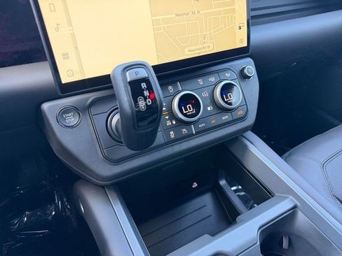 New 2026 Land Rover Defender 110 X-Dynamic SE AWD/4WD image 24