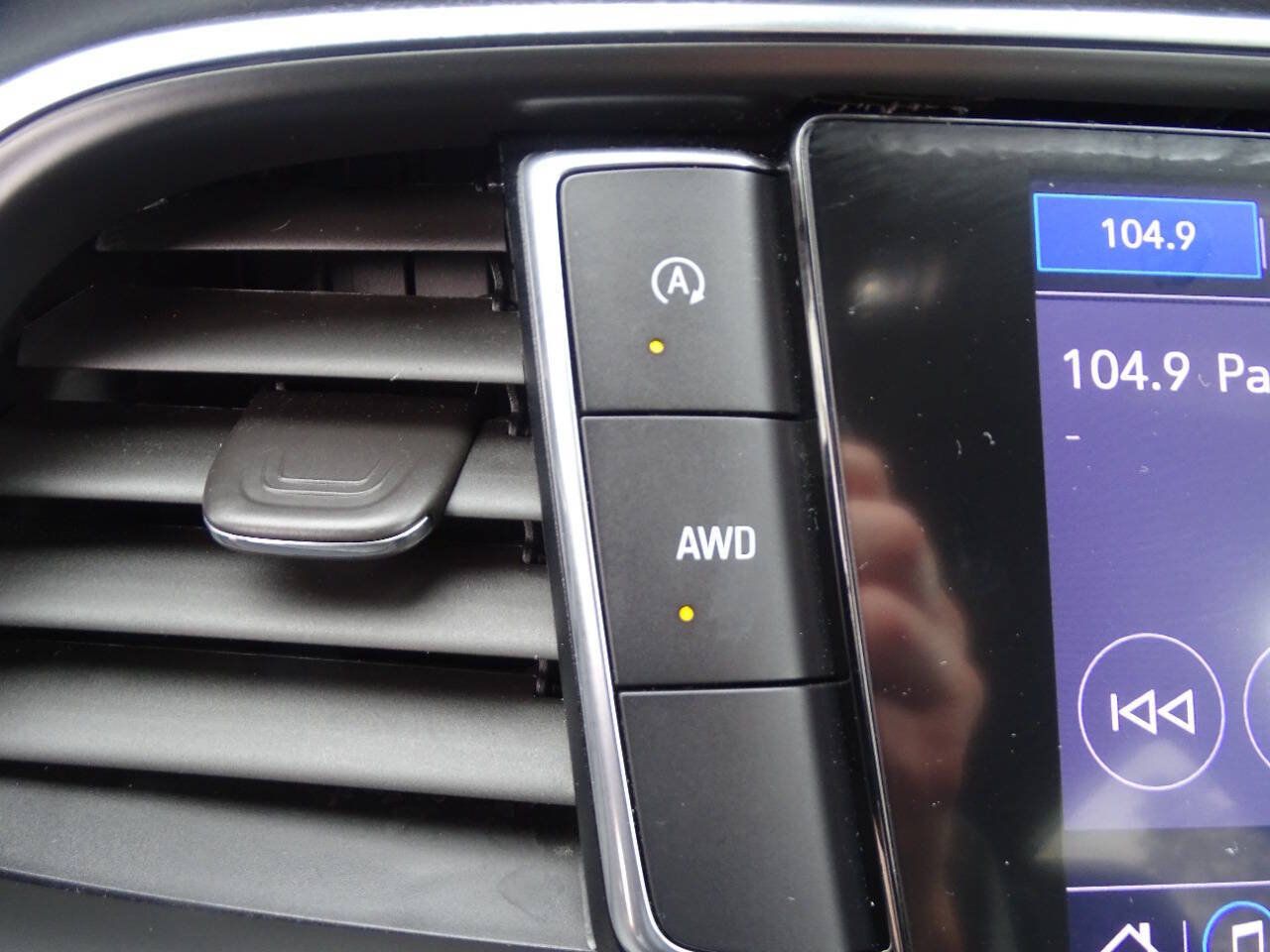 Used 2022 Buick Enclave AWD Essence w/ Sport Touring Edition image 28