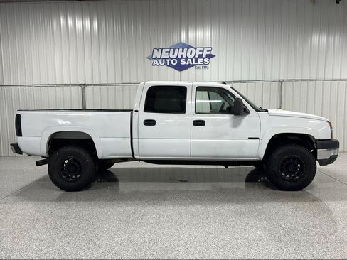 Used 2004 Chevrolet Silverado 2500 LT w/ Skid Plate Package AWD/4WD image 1