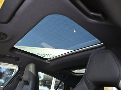 Used 2024 Porsche Panamera 4 image 27