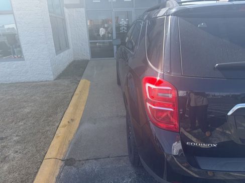 Used 2017 Chevrolet Equinox LT w/ Midnight Edition image 4