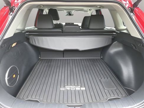 Used 2022 Toyota Corolla Cross XLE image 16
