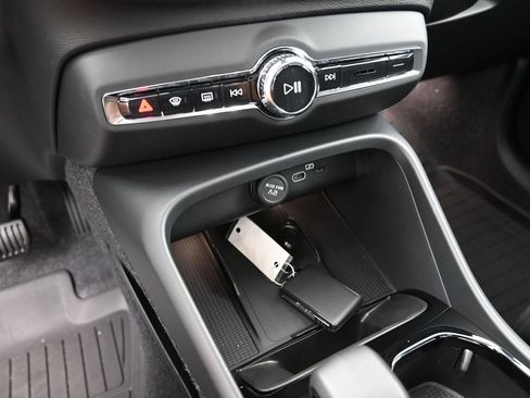 New 2026 Volvo XC40 B5 Ultra w/ Protection Package Premier image 18