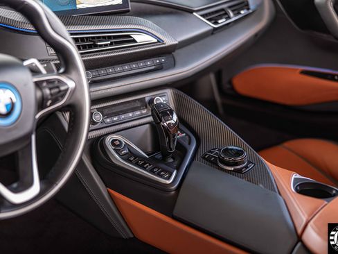 Used 2019 BMW i8 Roadster image 21